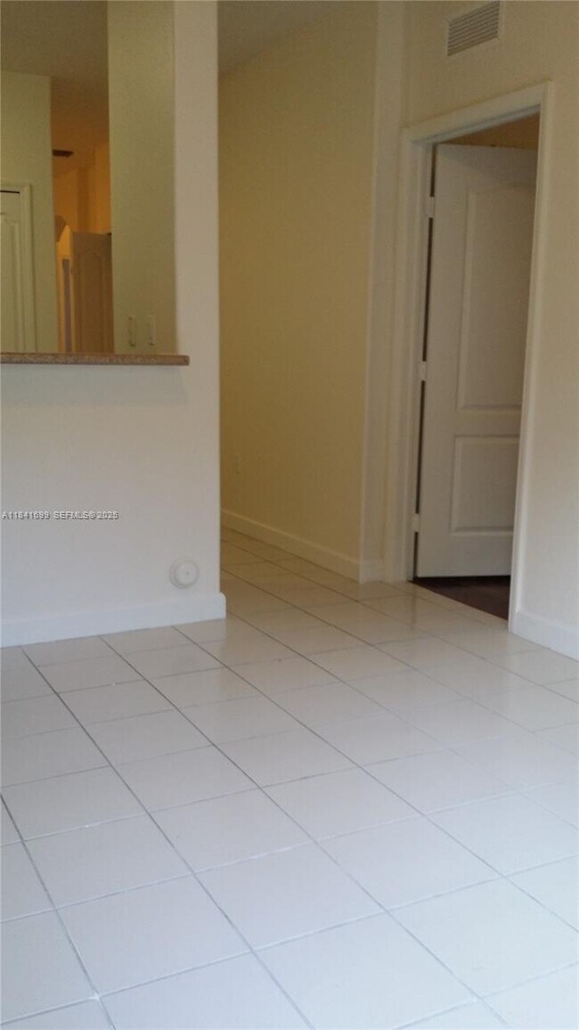 Building Photo - 1536 SE 26th St