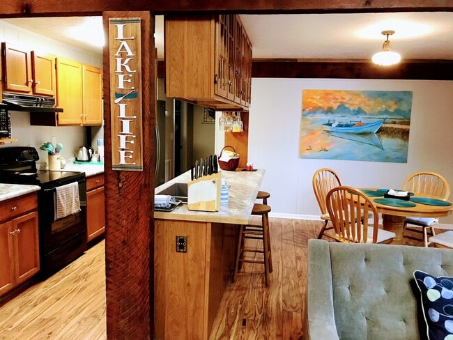 Building Photo - 140 Lake Haven Dr