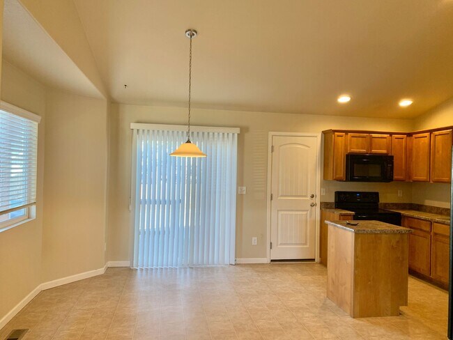 Building Photo - Beautiful 3 Bedroom 2 Bath Ranch-Style Home in West Loveland!