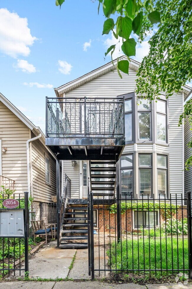 Building Photo - 2054 W Race Ave