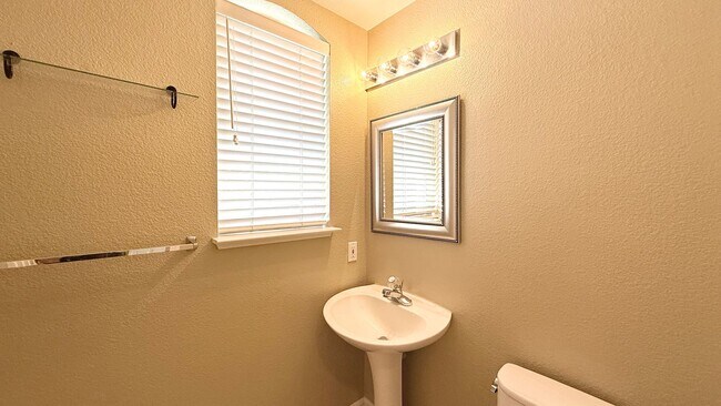 Building Photo - Bright and Airy 3BD/2.5BA Townhouse in Shadowhawk Community, Danville- Available NOW!