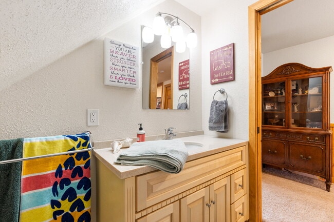 Building Photo - Spacious 4-Bedroom Home in the Heart of Sh...