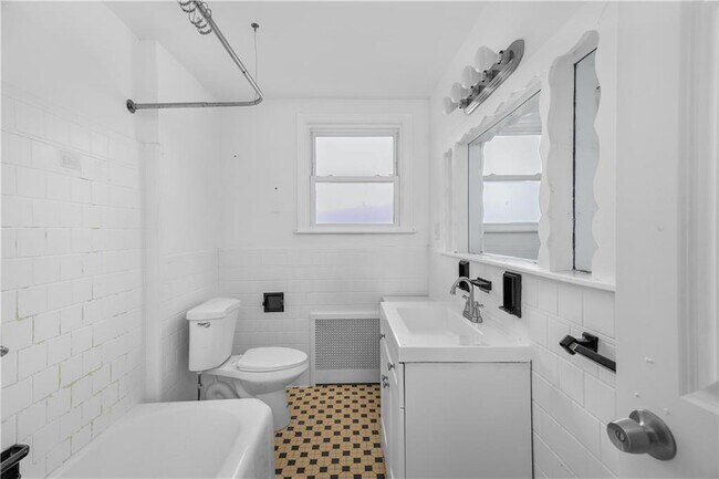 Building Photo - 178 Ledge St