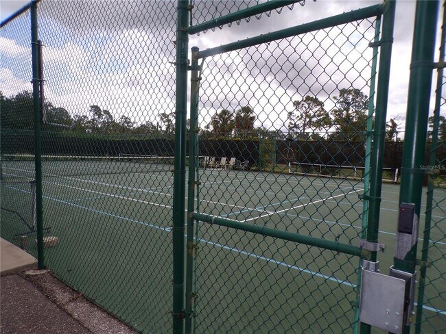 Building Photo - 2732 Royal Palm Dr