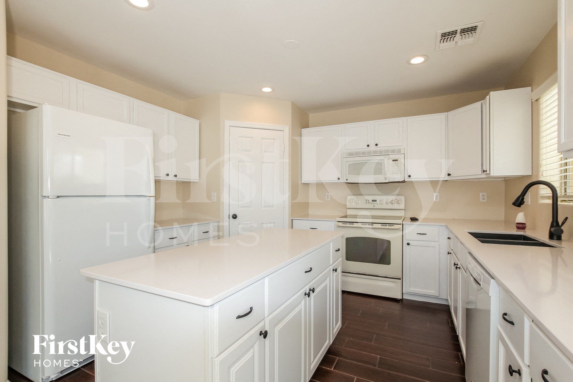 Building Photo - 18089 W Westpark Blvd