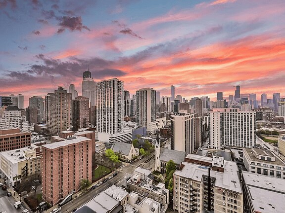 Building Photo - 1212 N La Salle Dr