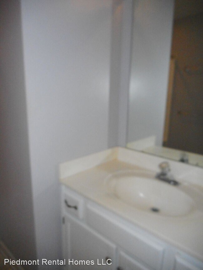 Building Photo - 3 br, 2.5 bath House - 5 Mainsail Ct.