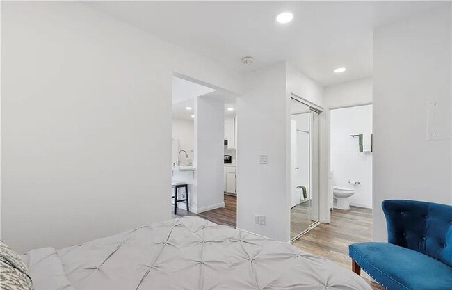 Building Photo - 262 Streamwood