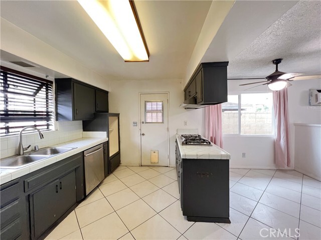 Building Photo - 9228 Oleander Ave