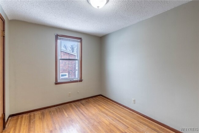 Building Photo - 194 Boncroft Dr