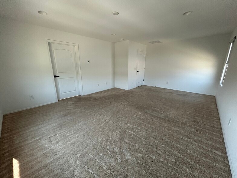 Building Photo - 2323 E Harwell Rd