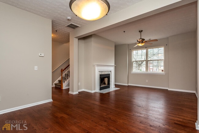 Building Photo - 246 Village Square Dr