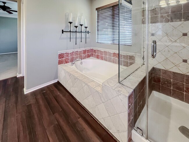 Building Photo - MUST SEE! Beautiful 3 bedroom + Loft + Office Space (or convert to 4th bedroom) + Large Backyard ...
