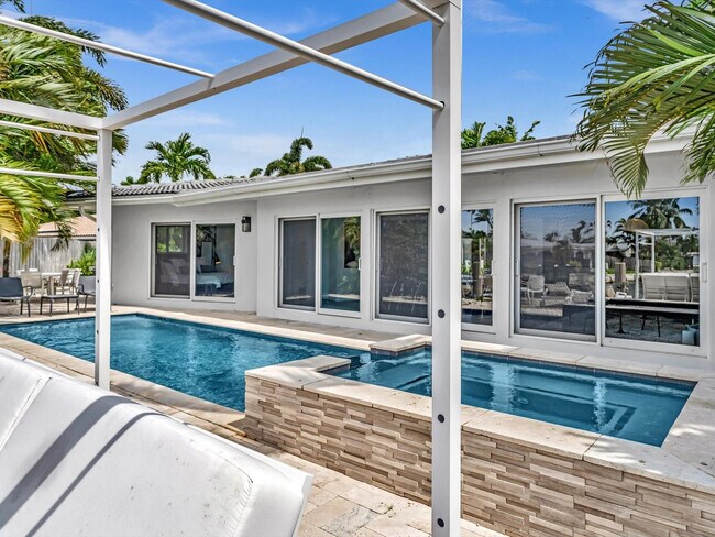 Building Photo - 1640 NE 43rd St