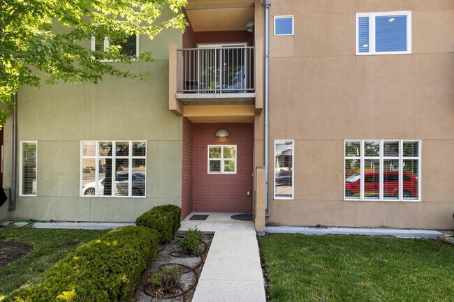 Building Photo - 502 S 15th St