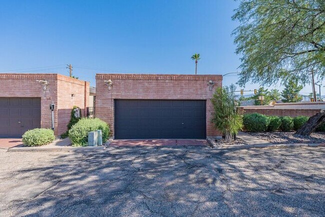 Building Photo - Move-In Ready 2-Bed Tucson Home with Natur...