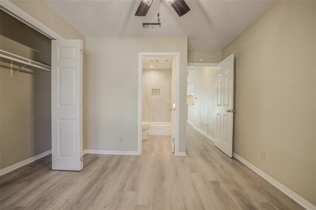 Building Photo - 306 Corral Ln
