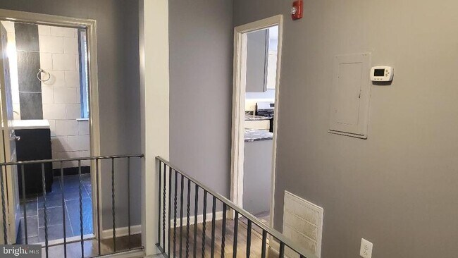 Building Photo - 29 E Hinckley Ave