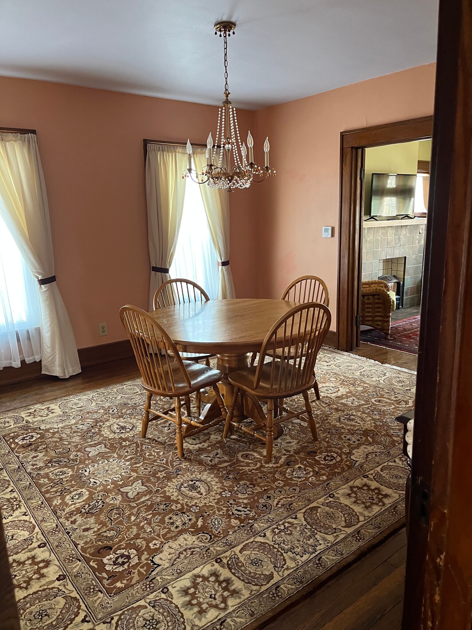 Dining room - 719 W 2nd St