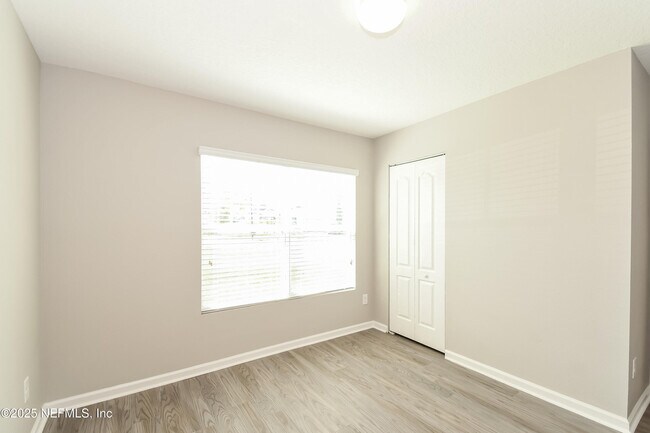 Building Photo - 9087 Gloucestershire Ct