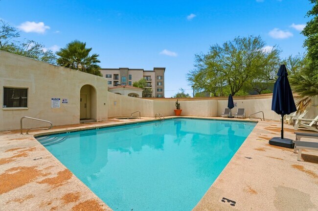 Building Photo - Central Phoenix Gem! Private Patio, Gated, Pool + Underground Parking