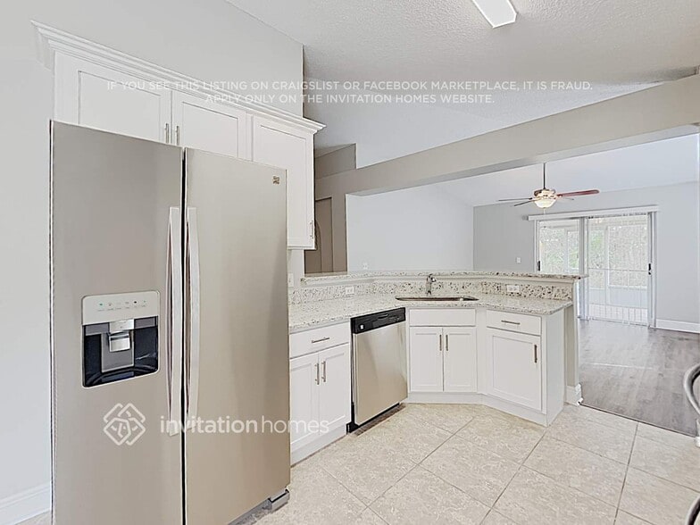 Building Photo - 3260 Erskine Dr