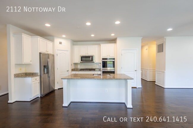 Building Photo - 2112 Nottoway Dr
