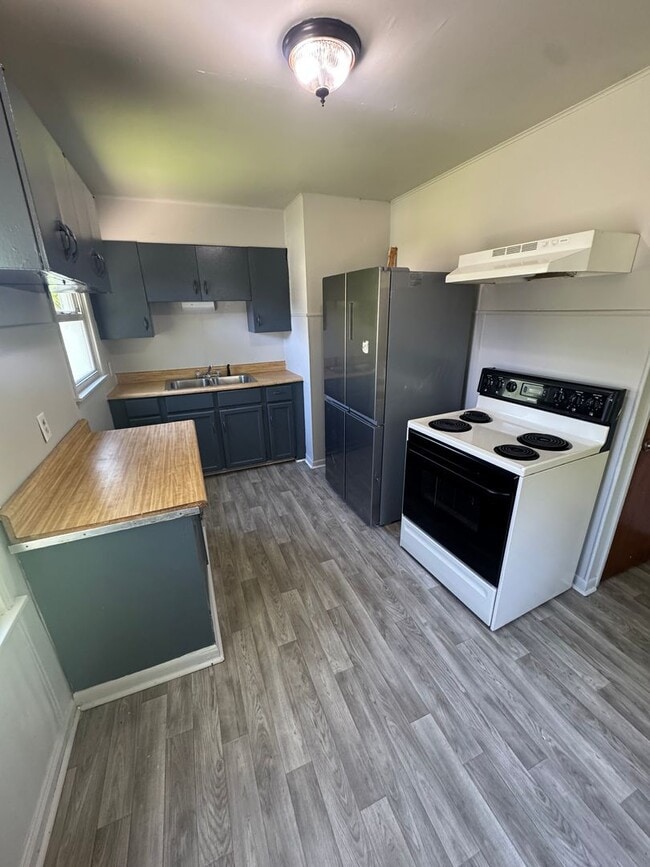 Building Photo - 4508 Plaza Dr