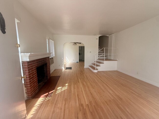 Building Photo - 2-Story 2BR 1.75 BA Duplex