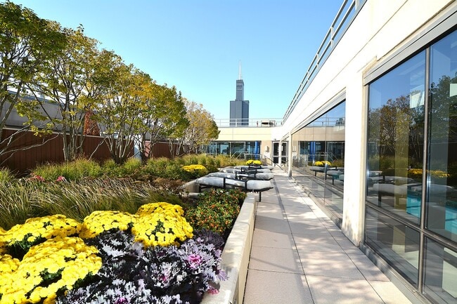 Building Photo - 65 E Monroe St