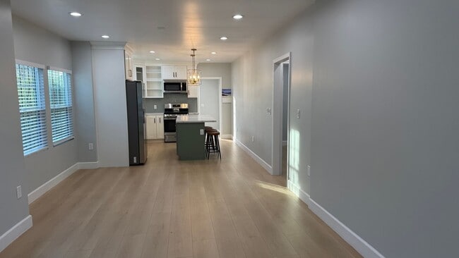 Building Photo - EPIC REA: Charming 2 Bed/ 1 Bath Home in Oakland’s Foothill Neighboorhood