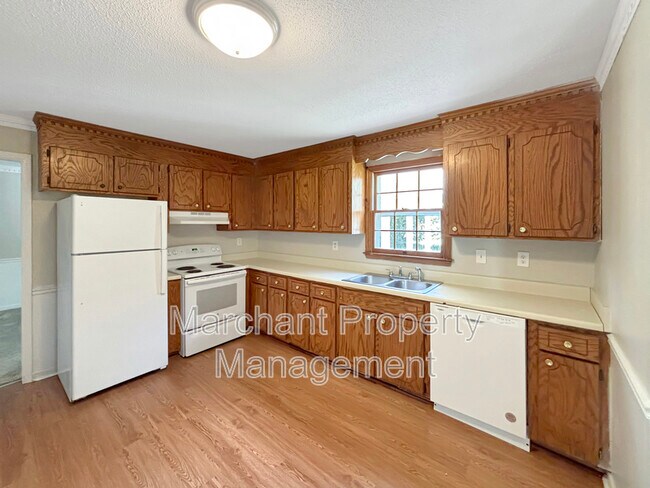 Building Photo - 118 Creek Dr
