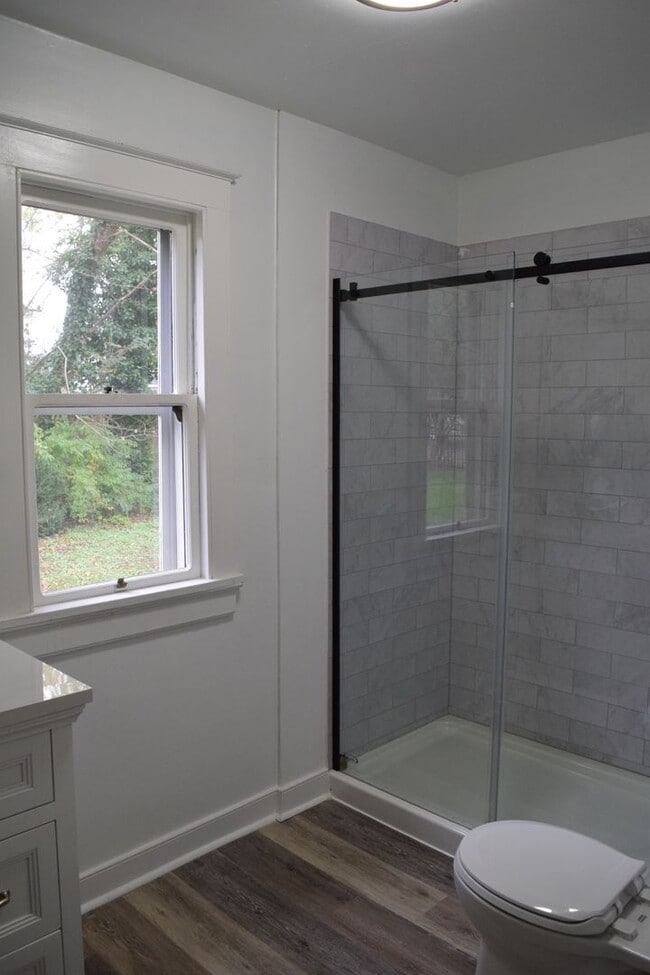 Building Photo - Cute modern rancher in the heart of Highla...