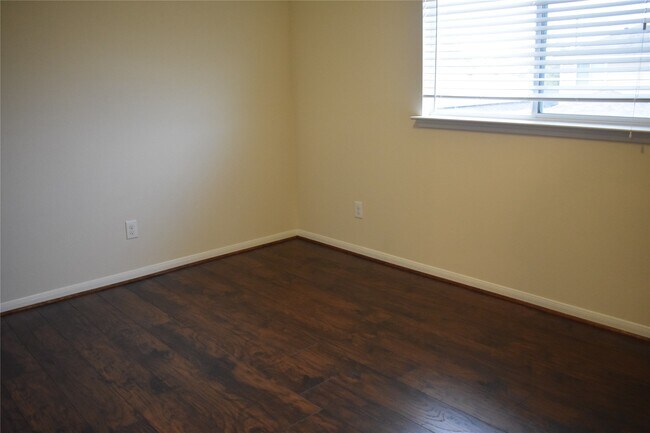 Building Photo - 11846 Jelicoe Dr