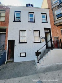 Building Photo - 3rd Floor: 1 Bedroom/1 Bathroom Apartment ...