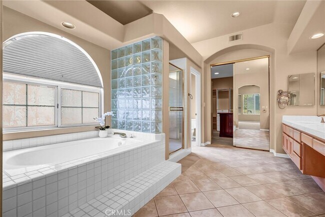 Building Photo - 27131 S Ridge Dr