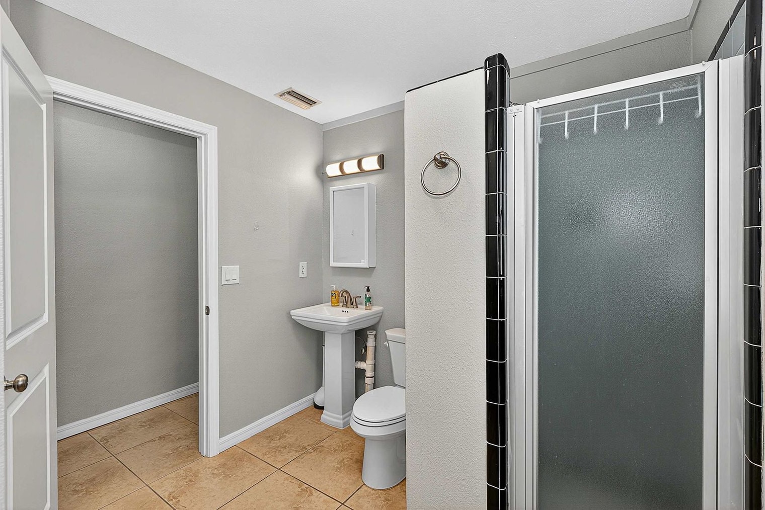 Building Photo - 324 Avenida Madera