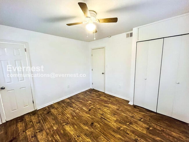 Building Photo - 1460 Woody Dr