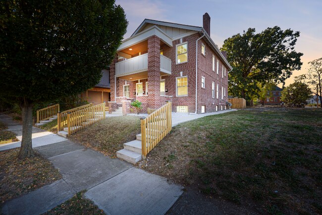 Primary Photo - 605-607-607 S Champion Ave