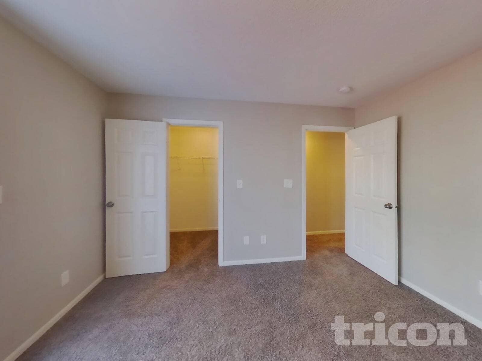 Building Photo - 1748 Long Lake Dr