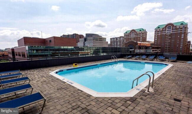 Building Photo - 1024 N Utah St