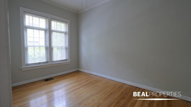 Building Photo - 1 bedroom in CHICAGO IL 60657
