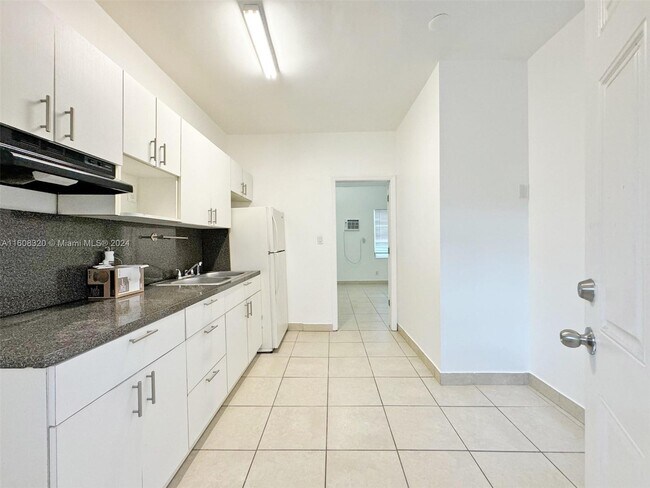 Building Photo - 5835 SW 4th St