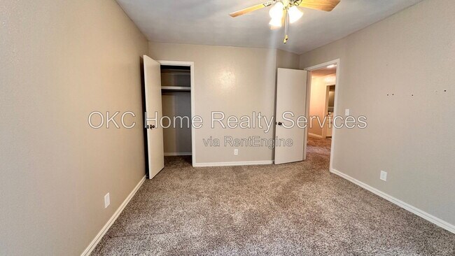Building Photo - 6316 N Drexel Blvd