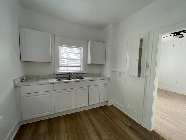 Building Photo - 1623 N Interstate 35