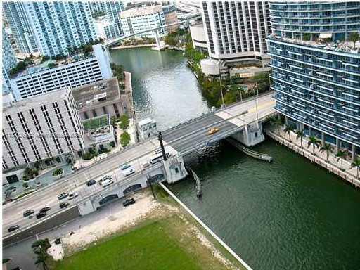 Building Photo - 475 Brickell Ave