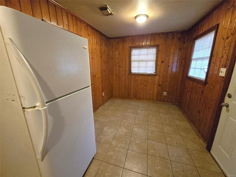 Building Photo - 1809 Midway St