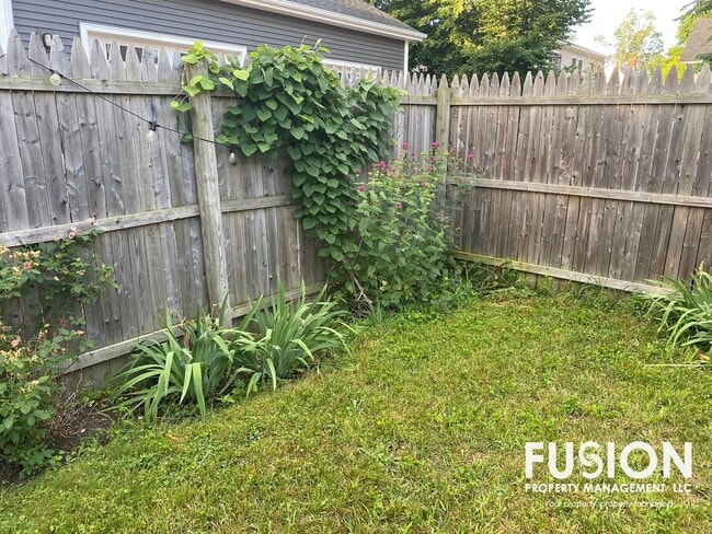 Building Photo - Adorable 2 bedroom home in Winooski with large backyard!