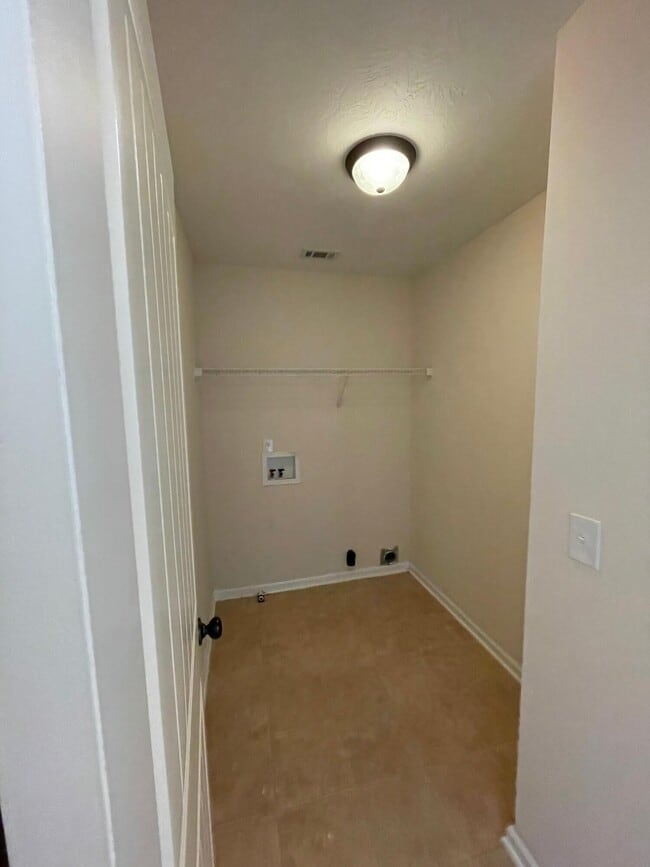 Building Photo - 422 Sebastian Dr