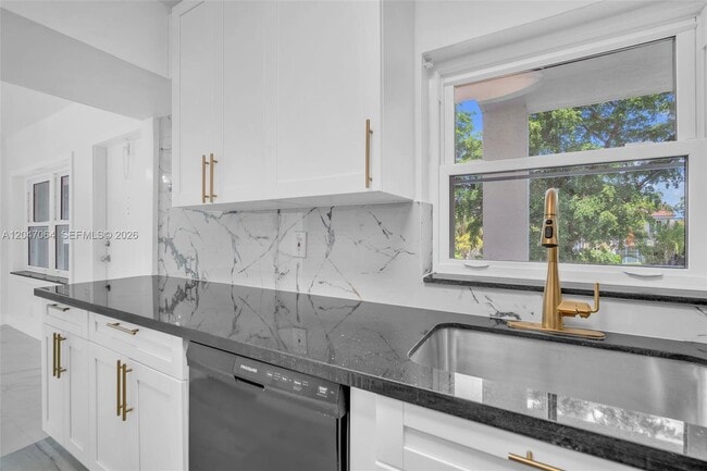 Building Photo - 4143 N Ocean Blvd